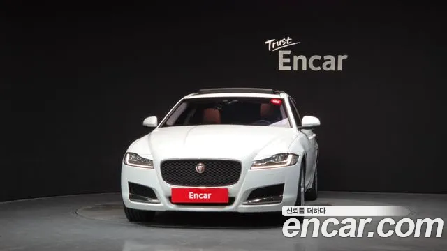 Jaguar XF 2019 thumb 3