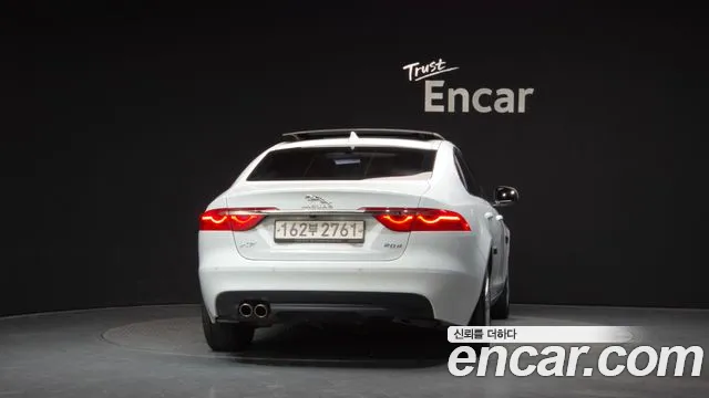 Jaguar XF 2019 thumb 4