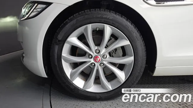 Jaguar XF 2019 thumb 5