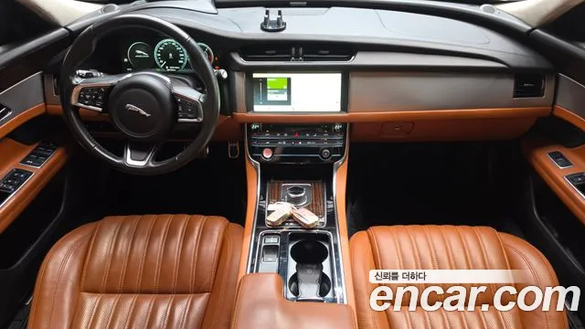 Jaguar XF 2019 thumb 7