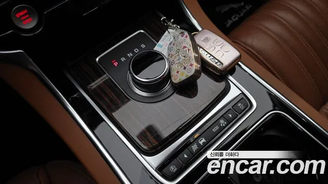 Jaguar XF 2019 thumb 9