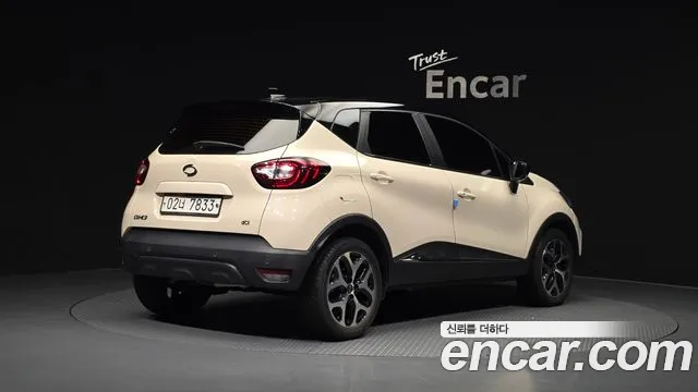 Renault Captur 2017 thumb 2