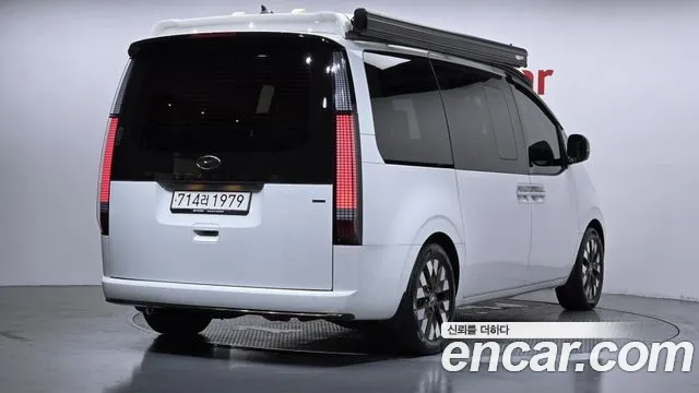 Hyundai Staria 2023 thumb 2