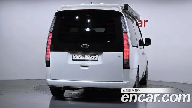 Hyundai Staria 2023 thumb 4