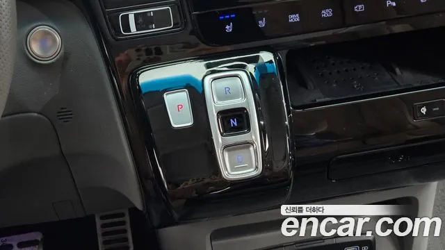 Hyundai Staria 2023 thumb 9