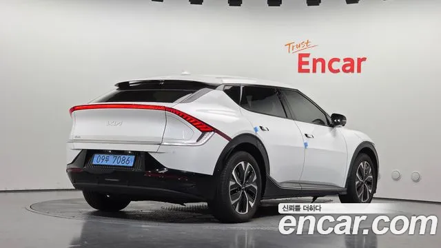 Kia EV6 2022 thumb 2