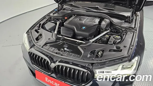 BMW 5-Series 2020 thumb 5