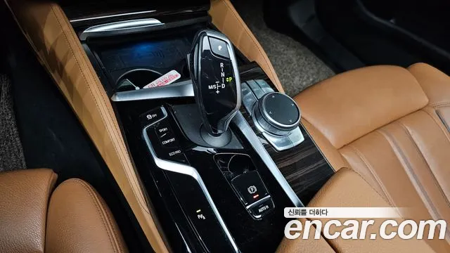 BMW 5-Series 2020 thumb 8