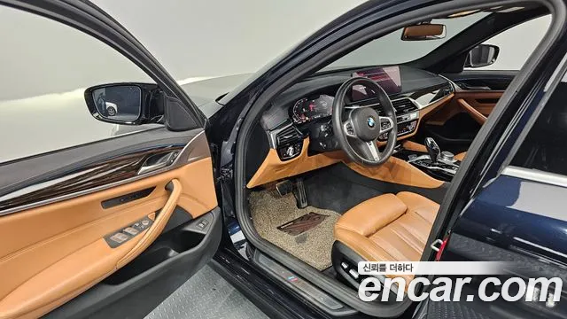 BMW 5-Series 2020 thumb 9
