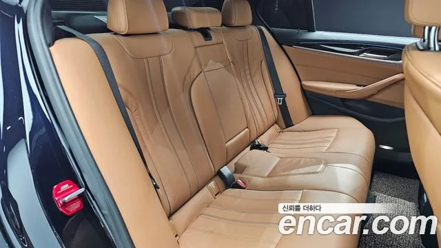BMW 5-Series 2020 thumb 10