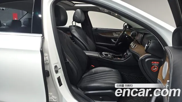 Mercedes-Benz E-Класс 2018 thumb 10