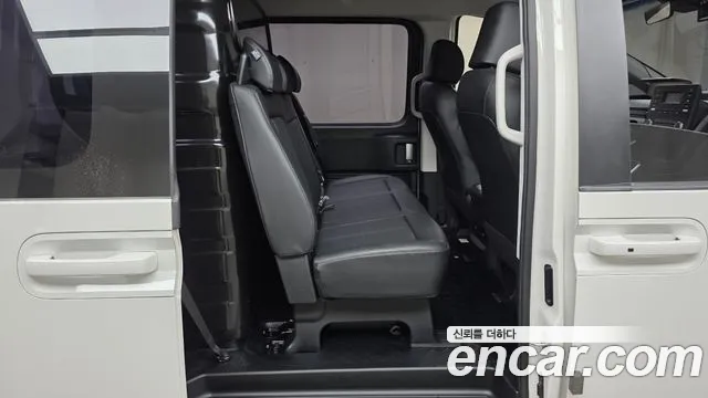 Hyundai Staria 2022 thumb 10