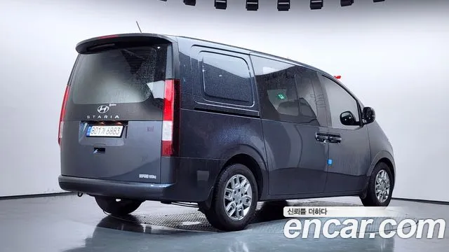 Hyundai Staria 2023 thumb 2