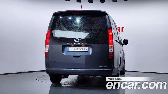 Hyundai Staria 2023 thumb 4
