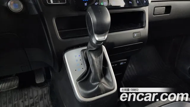 Hyundai Staria 2023 thumb 9