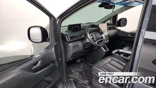 Hyundai Staria 2023 thumb 10