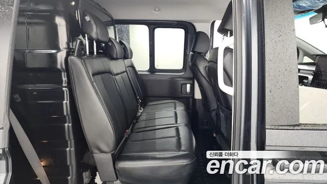 Hyundai Staria 2023 thumb 11
