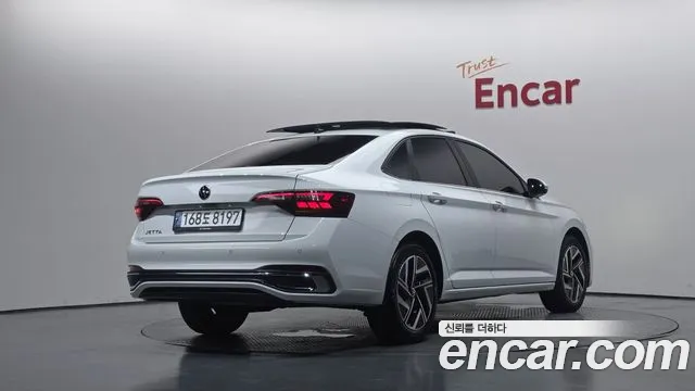 Volkswagen Jetta 2024 thumb 2