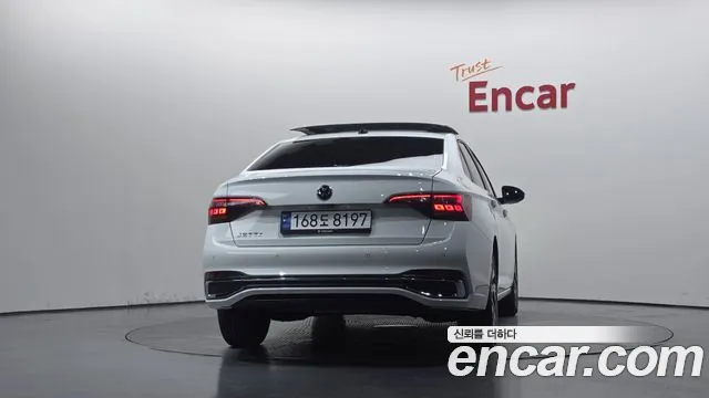 Volkswagen Jetta 2024 thumb 4