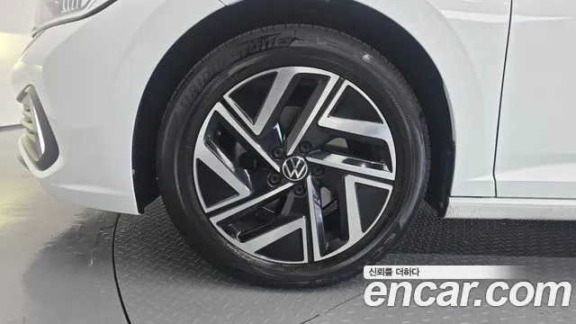 Volkswagen Jetta 2024 thumb 5