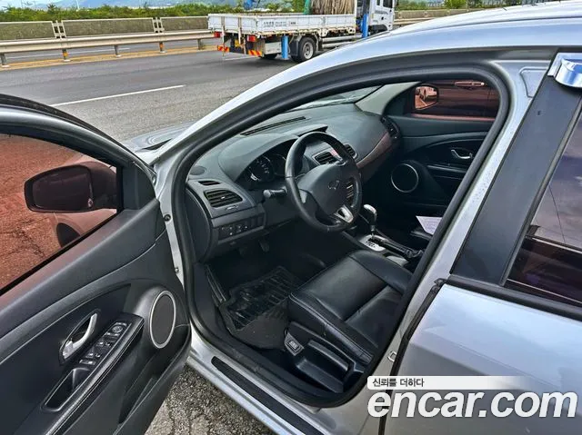Renault Fluence 2011 thumb 9