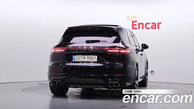 Porsche Cayenne 2022 thumb 4