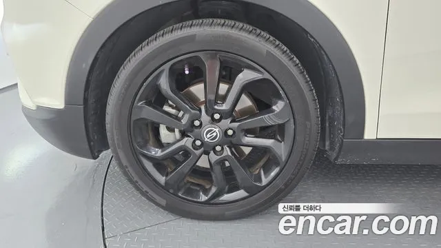 KG_Mobility_Ssangyong TIBOLI 2015 thumb 5