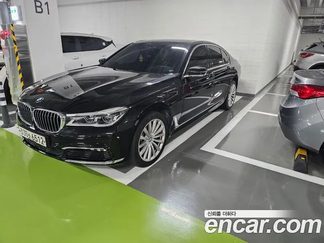 BMW 7-Series 2017 thumb 2