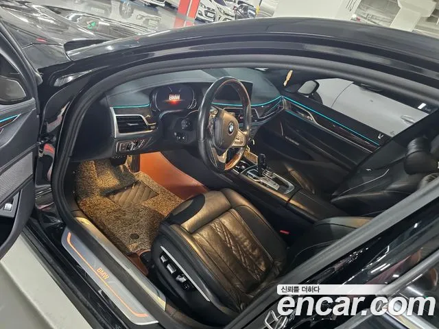 BMW 7-Series 2017 thumb 3