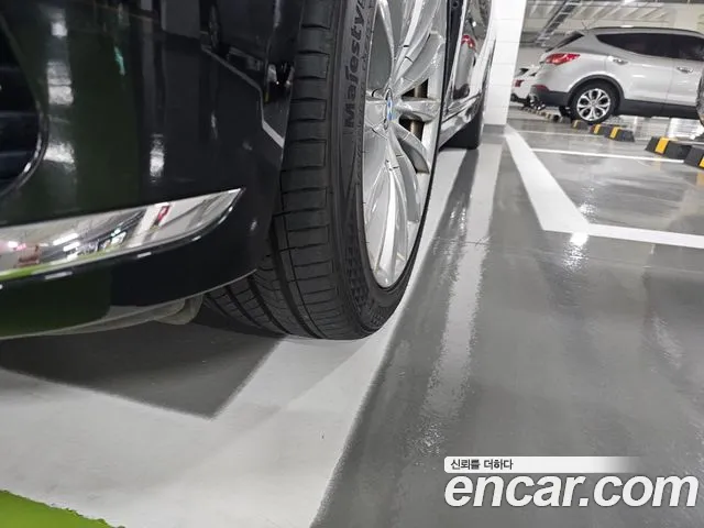 BMW 7-Series 2017 thumb 5