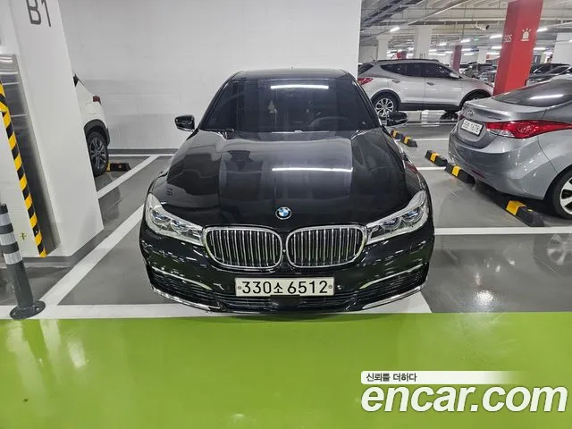 BMW 7-Series 2017 thumb 8