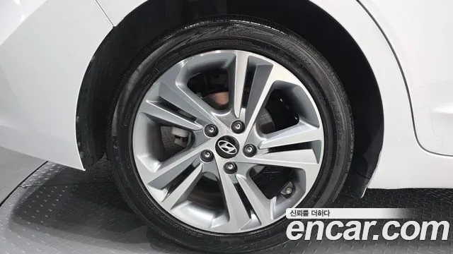 Hyundai Avante 2017 thumb 5