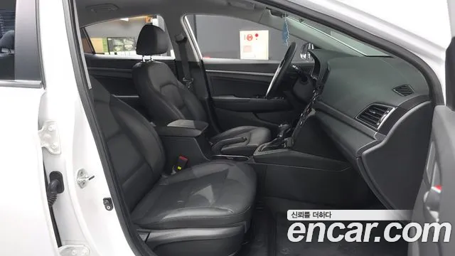 Hyundai Avante 2017 thumb 11