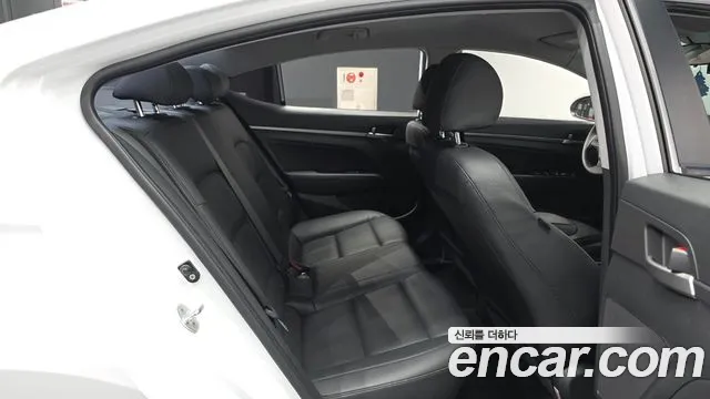 Hyundai Avante 2017 thumb 12