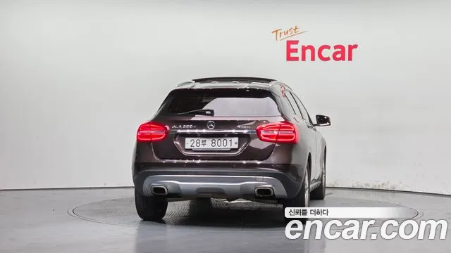 Mercedes-Benz GLA 2016 thumb 4