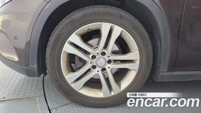 Mercedes-Benz GLA 2016 thumb 5