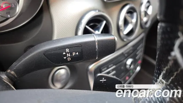 Mercedes-Benz GLA 2016 thumb 9