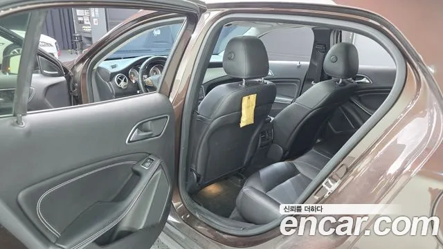 Mercedes-Benz GLA 2016 thumb 11