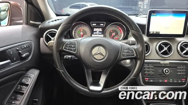 Mercedes-Benz GLA 2016 thumb 12