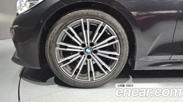 BMW 3-Series 2021 thumb 5