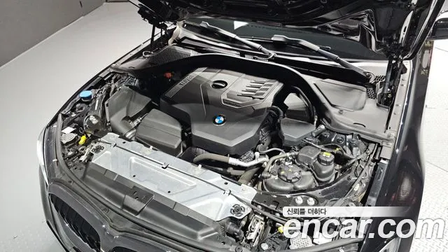 BMW 3-Series 2021 thumb 6
