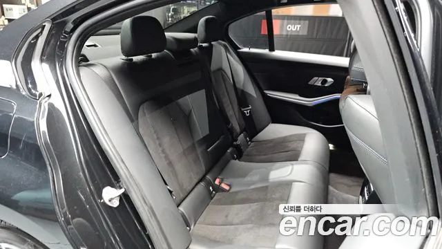 BMW 3-Series 2021 thumb 11