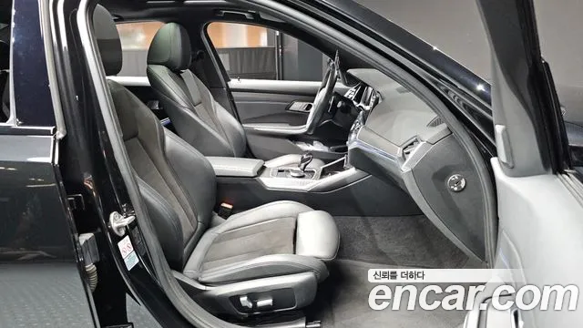 BMW 3-Series 2021 thumb 12