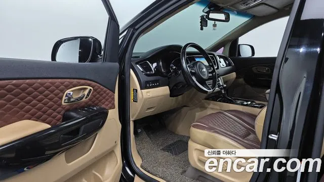 Kia Carnival 2018 thumb 11
