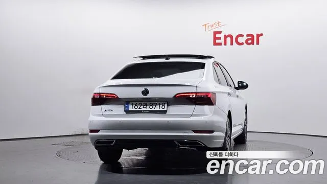 Volkswagen Jetta 2021 thumb 3
