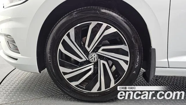 Volkswagen Jetta 2021 thumb 4