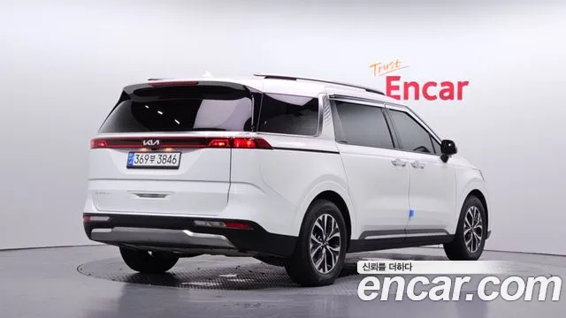 Kia Carnival 2023 thumb 2
