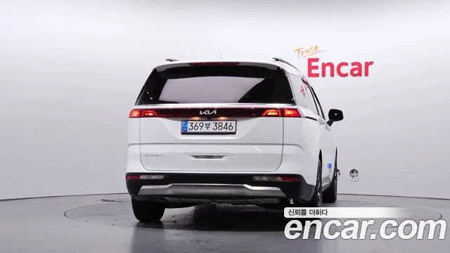 Kia Carnival 2023 thumb 4