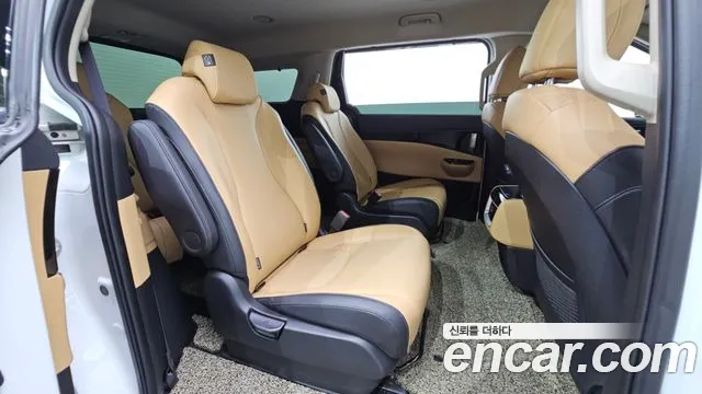 Kia Carnival 2023 thumb 11