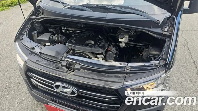 Hyundai Staria 2017 thumb 6